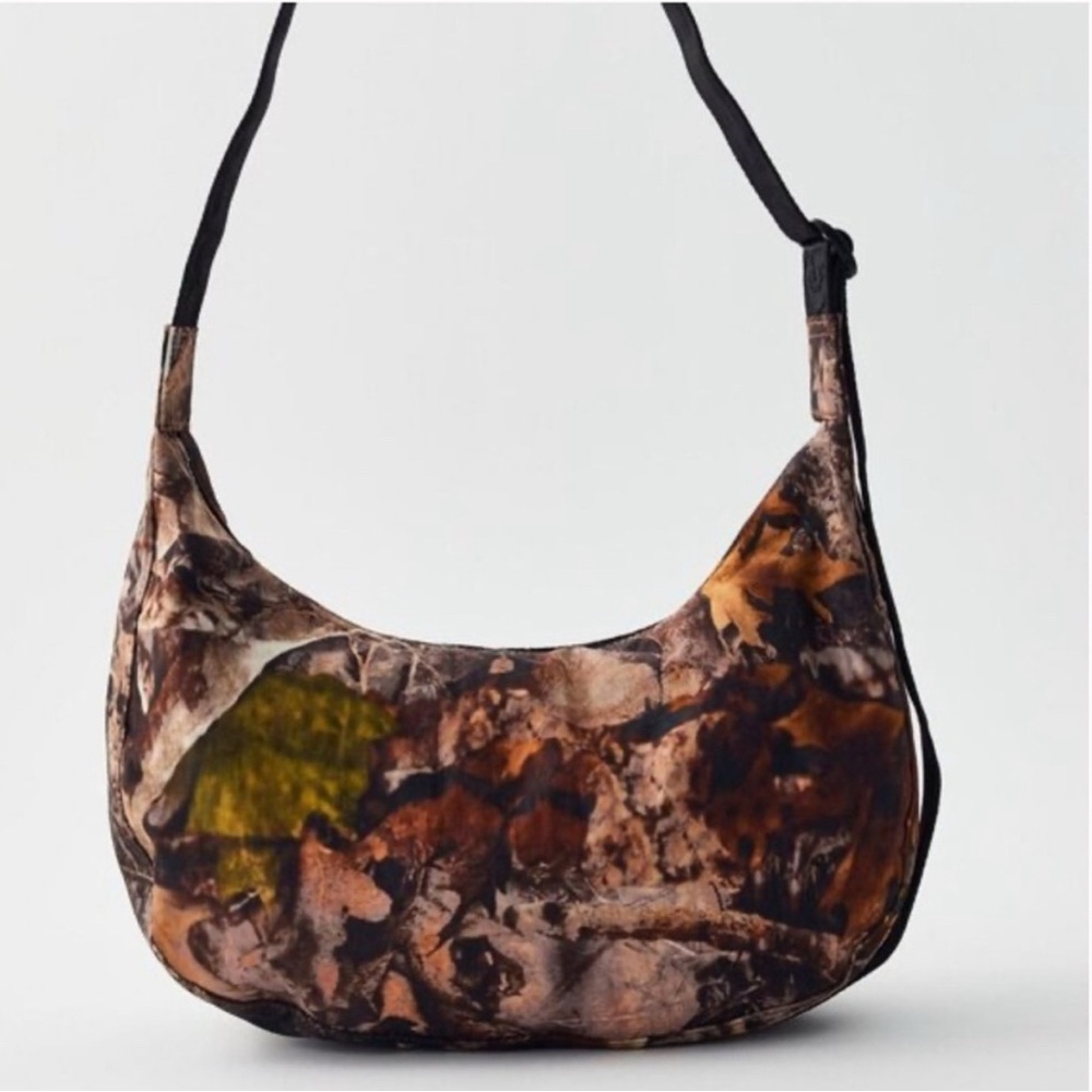 BAGGU Medium Crescent Bag - Photo Forest Pattern Crossbody Bag NWT - Picture 3 of 9